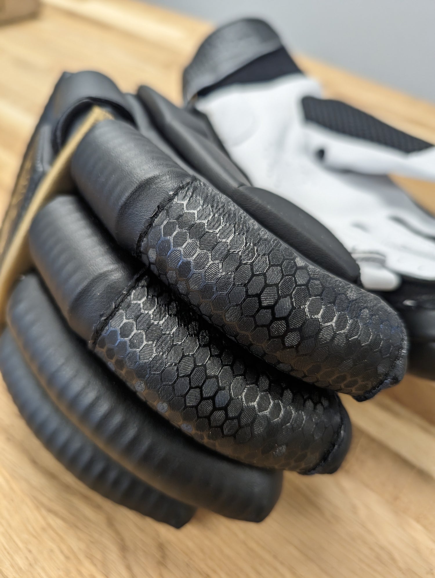 (Copy) Devil gloves (black /gold )