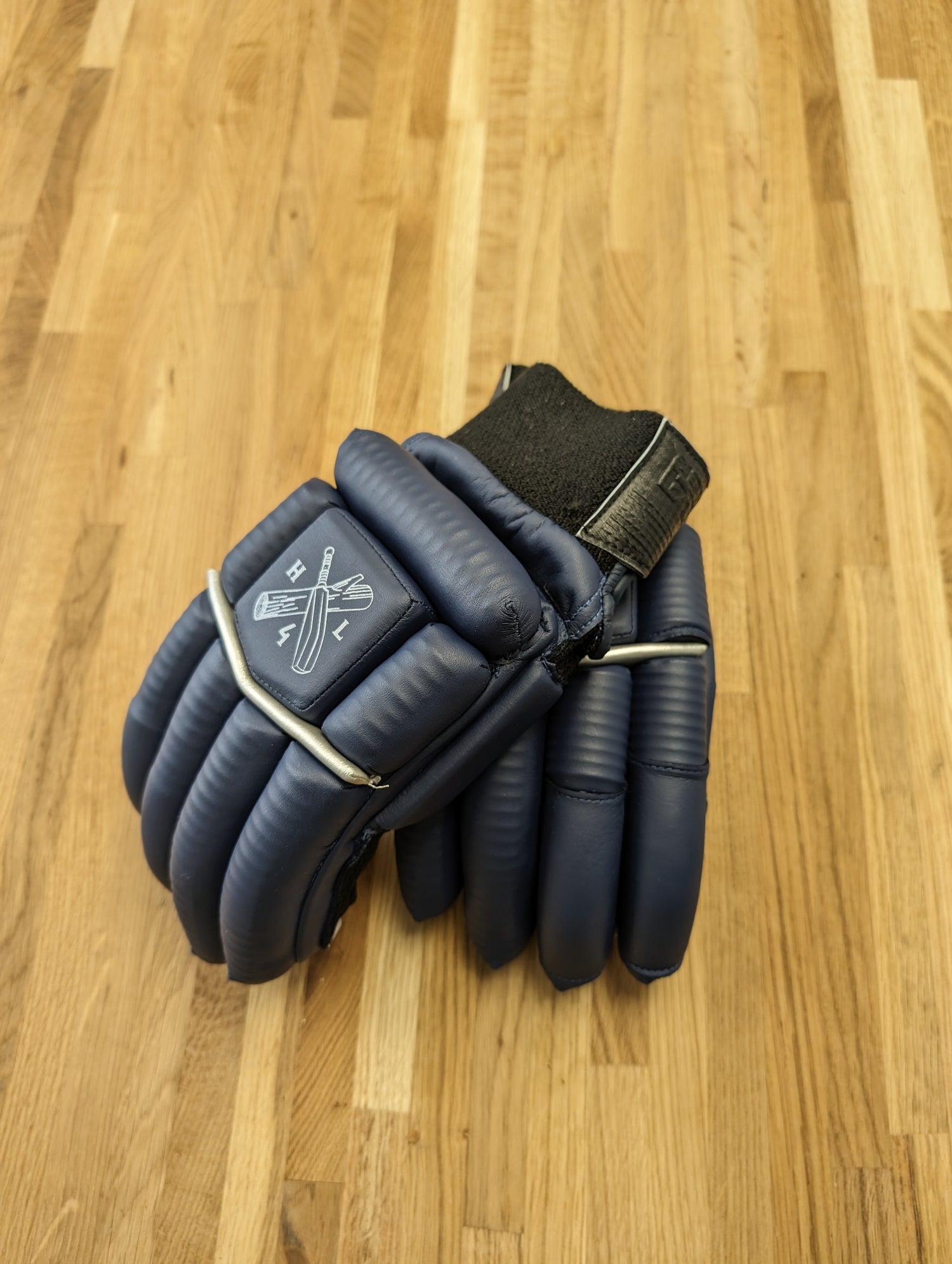 Devil gloves (navy)