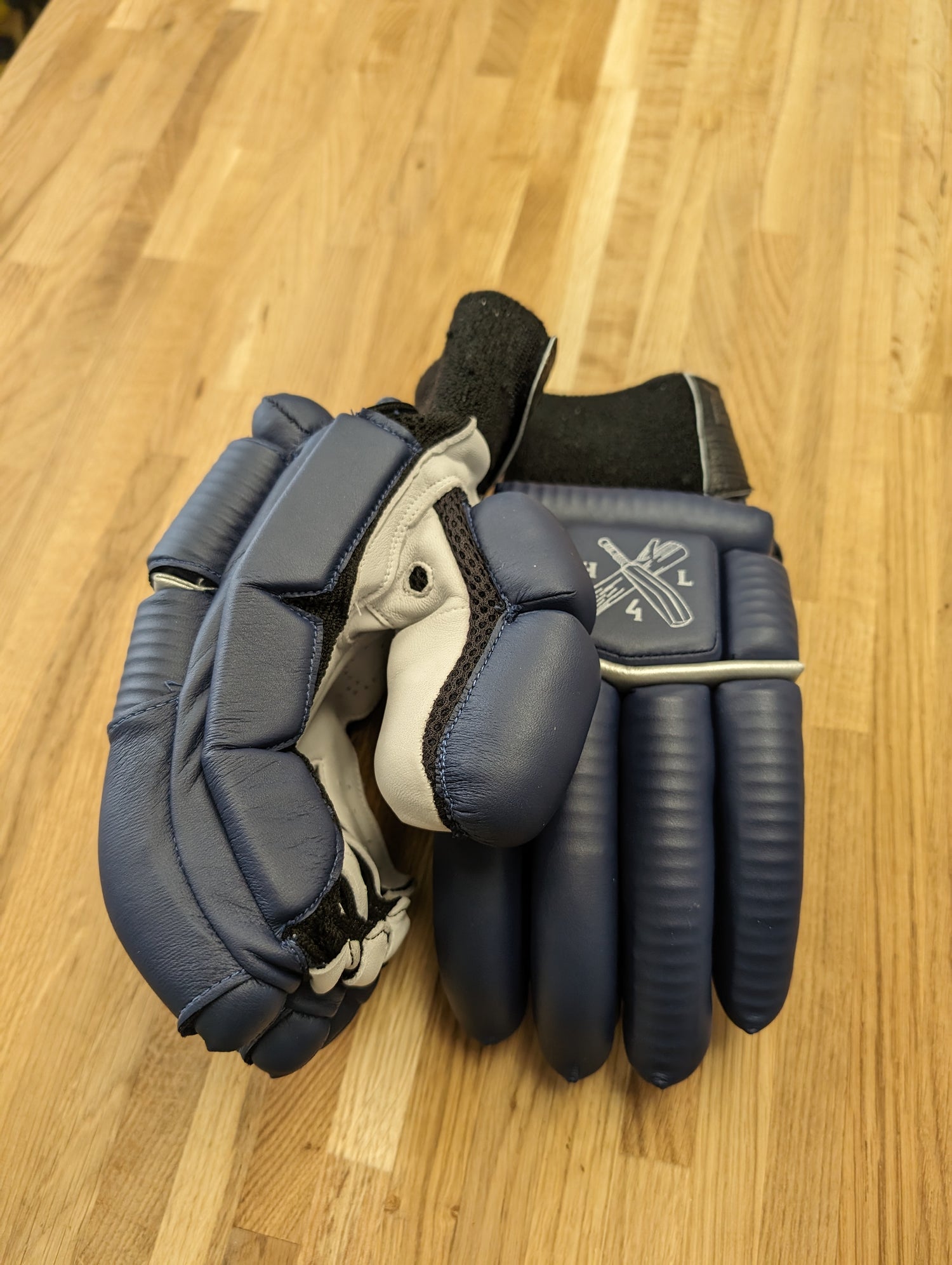 Devil gloves (navy)