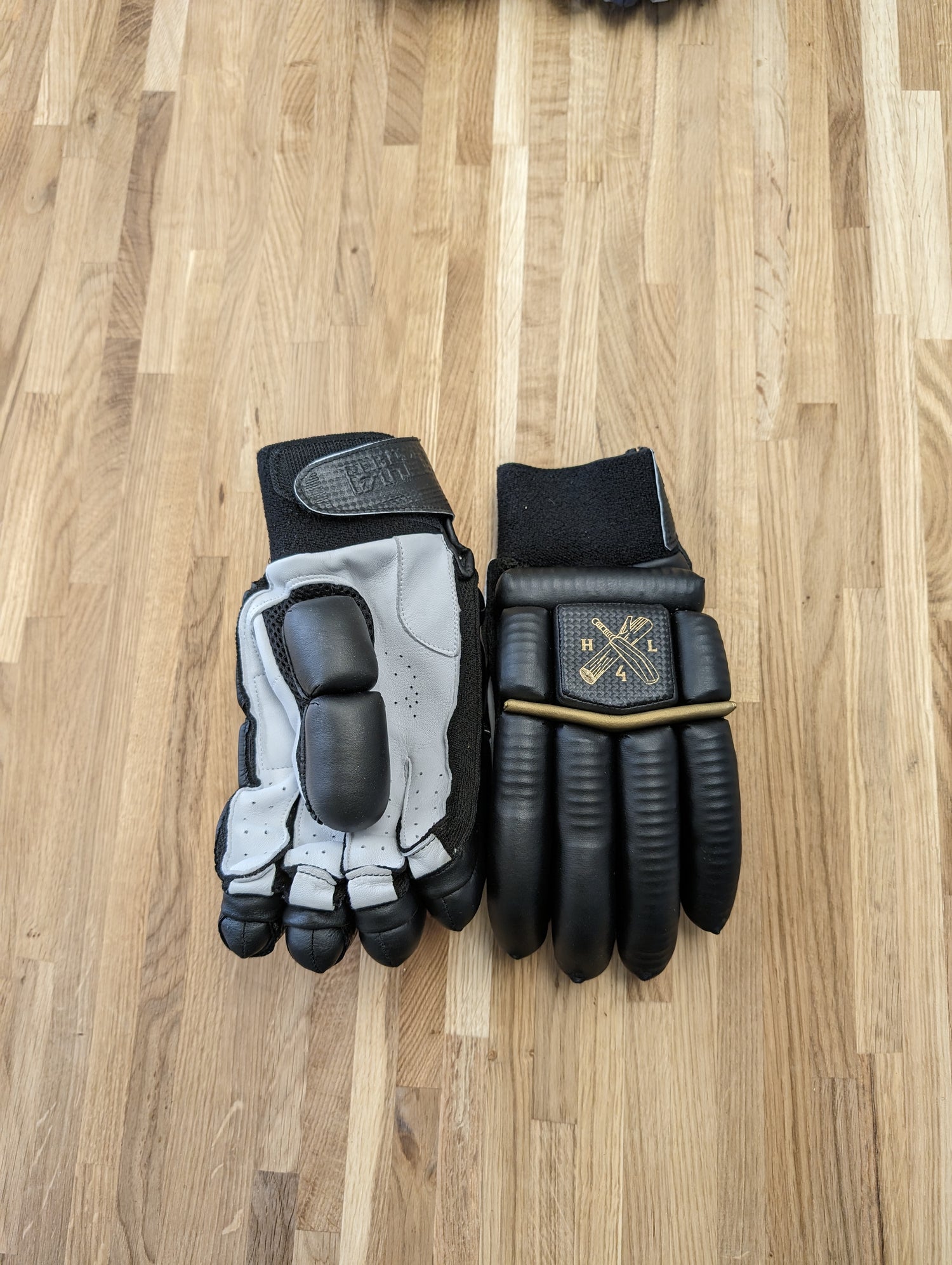 (Copy) Devil gloves (black /gold )