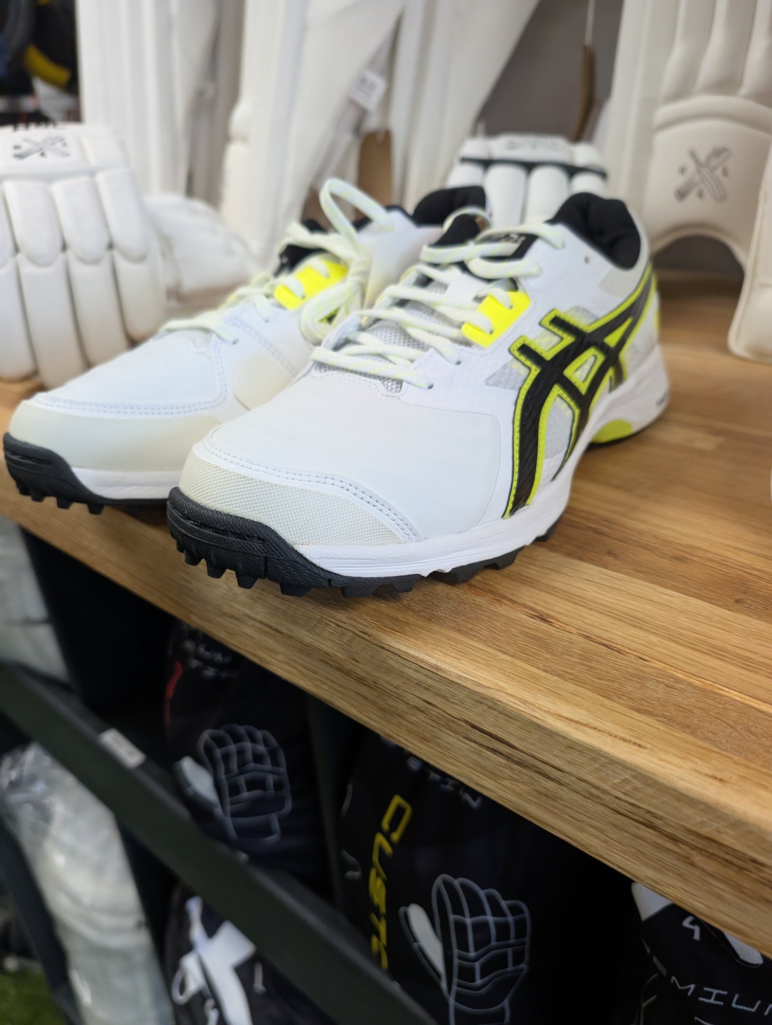 Asics gel gully 7  cricket spike