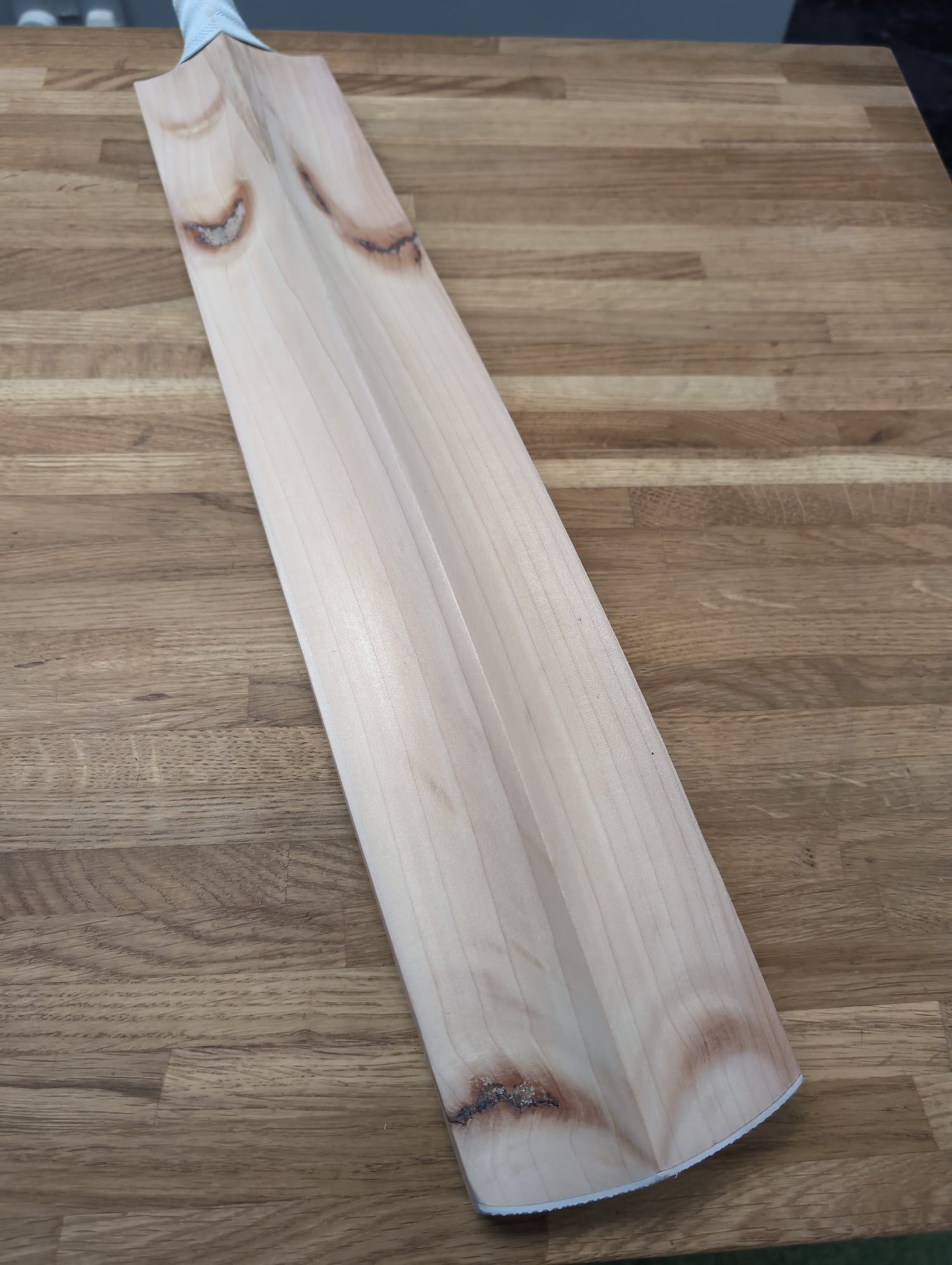 Sh 2.7 1/2 net bat -please see pictures (no warranty)