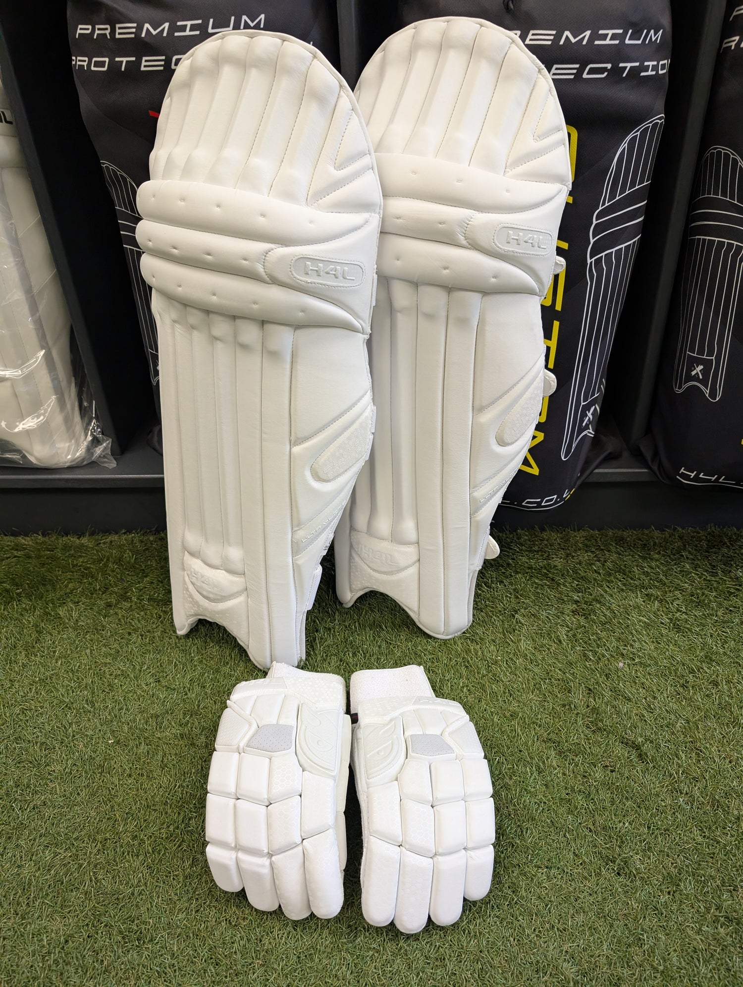 Elite pro tech pads and gloves small rh mens