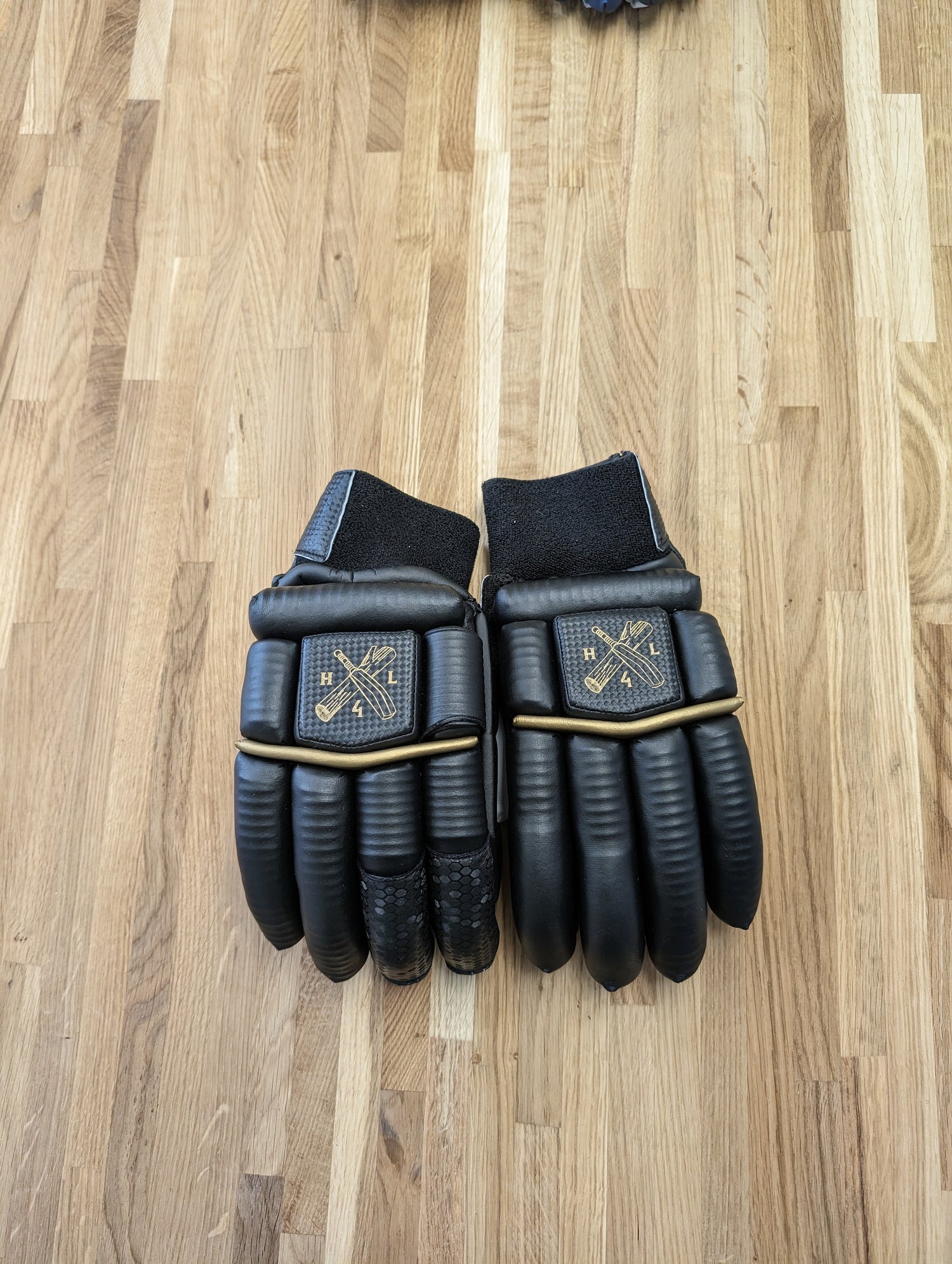 (Copy) Devil gloves (black /gold )