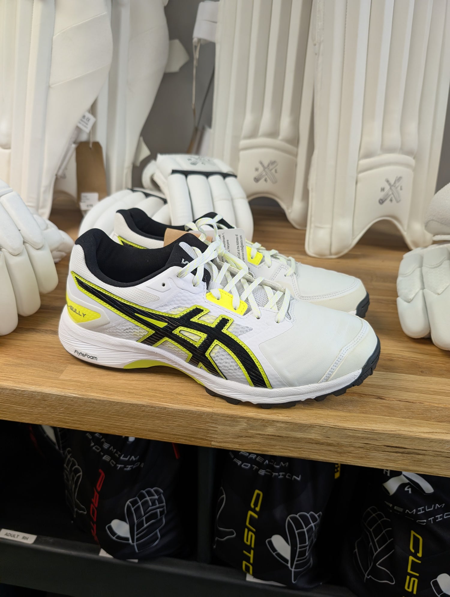 Asics gel gully 7  cricket spike