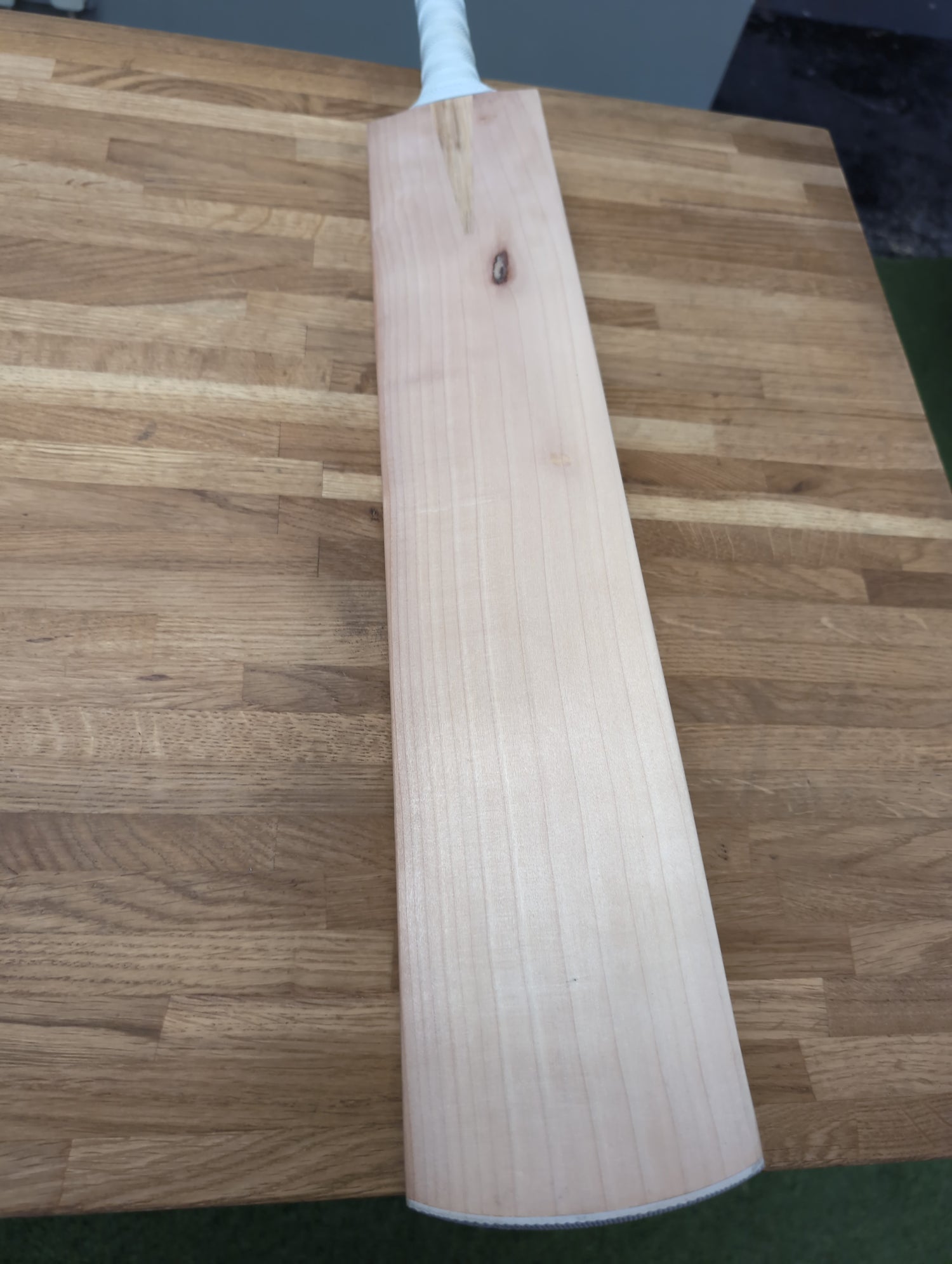 Sh 2.7 1/2 net bat -please see pictures (no warranty)