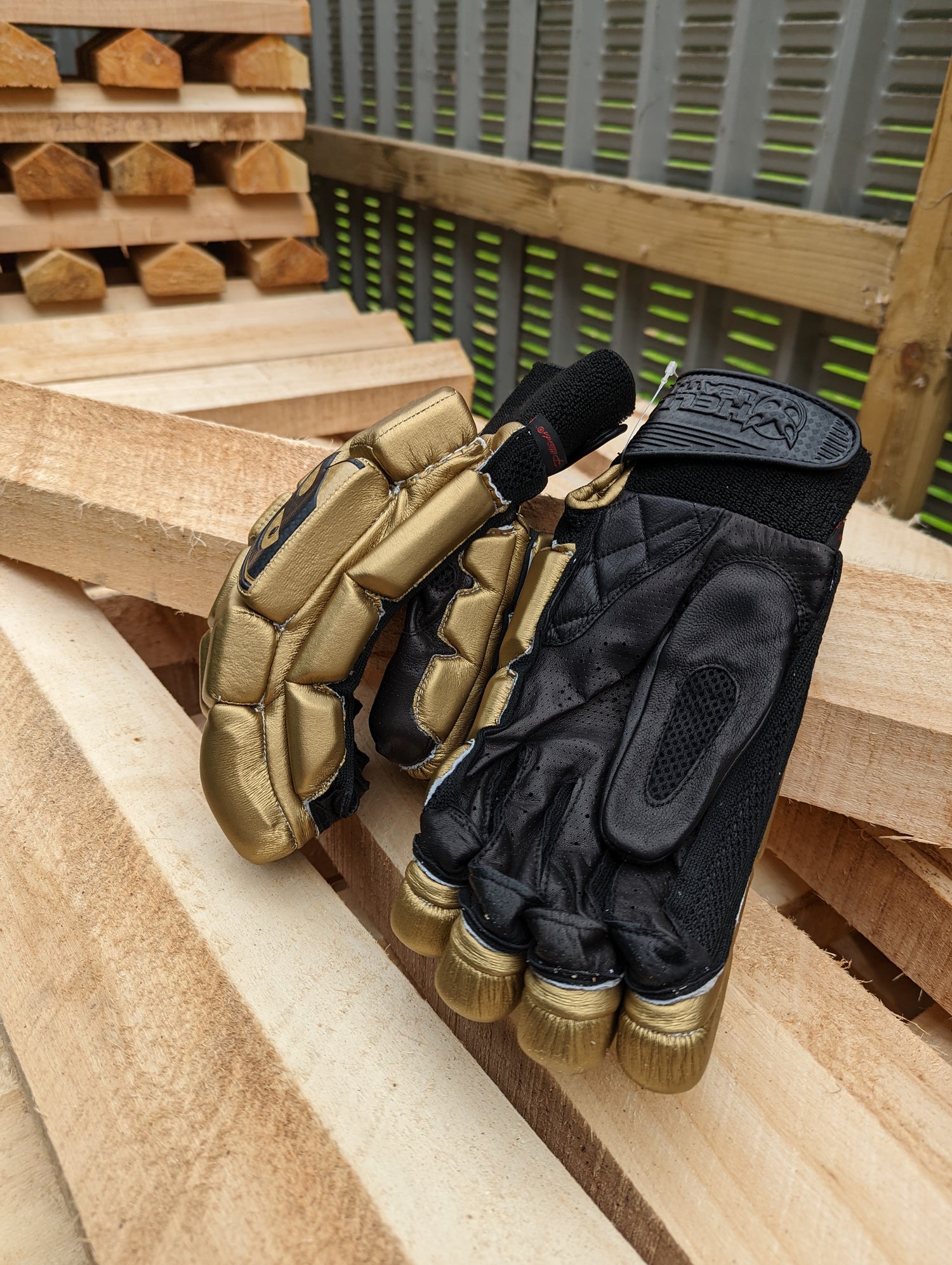 Elite pro tech   batting gloves (gold)