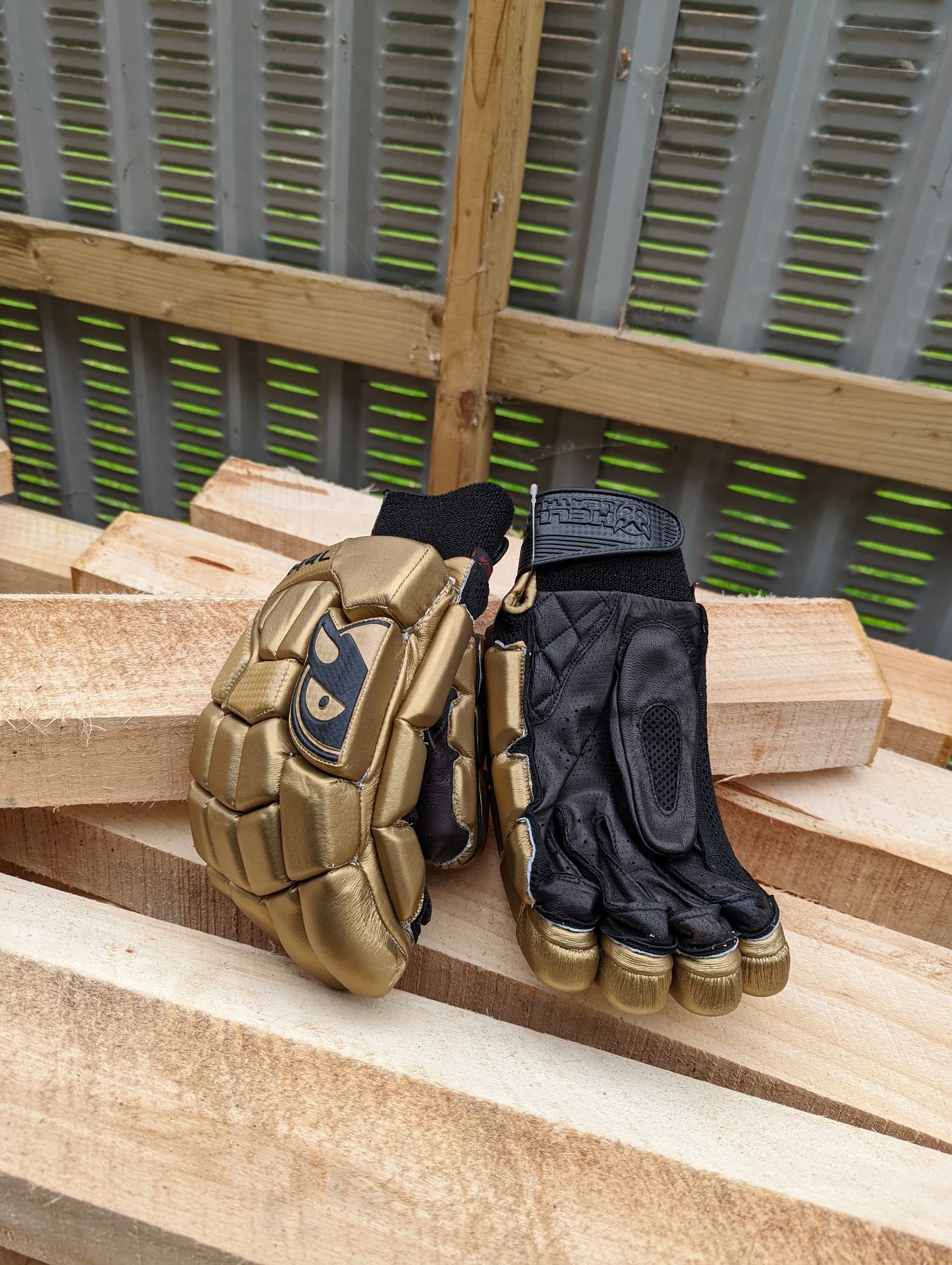 Elite pro tech   batting gloves (gold)